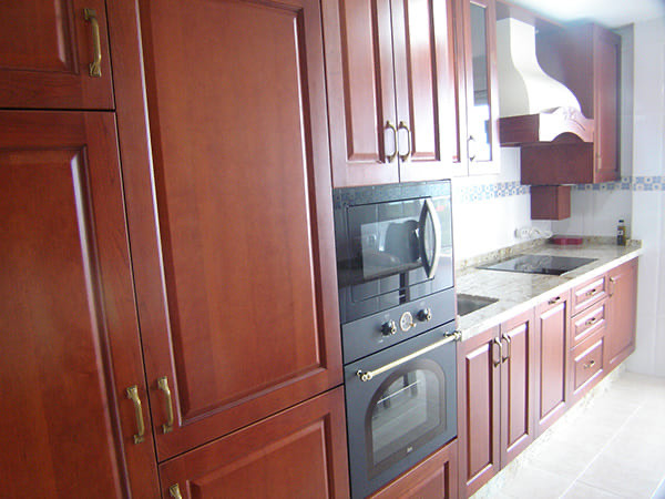 Cocina de madera fabricada por Francisol