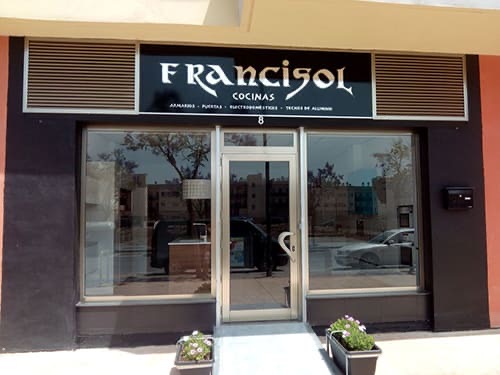 Fachada de la exposición de Francisol en Campanillas